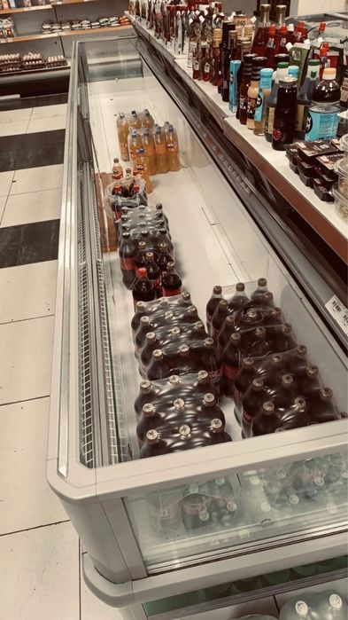 Холодильник витринный большой