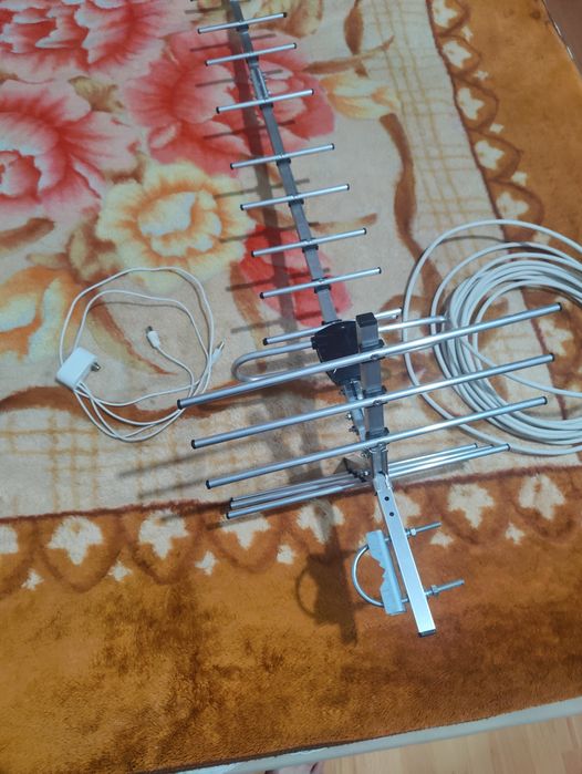 Продам антенну новую с усилием