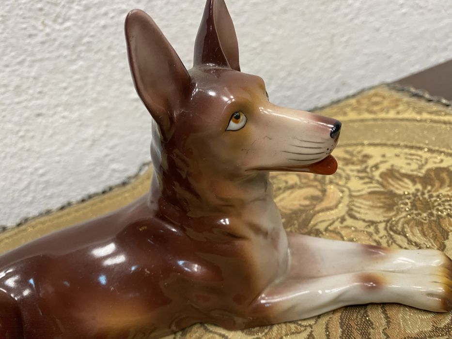 Немско порцеланово куче с маркировка