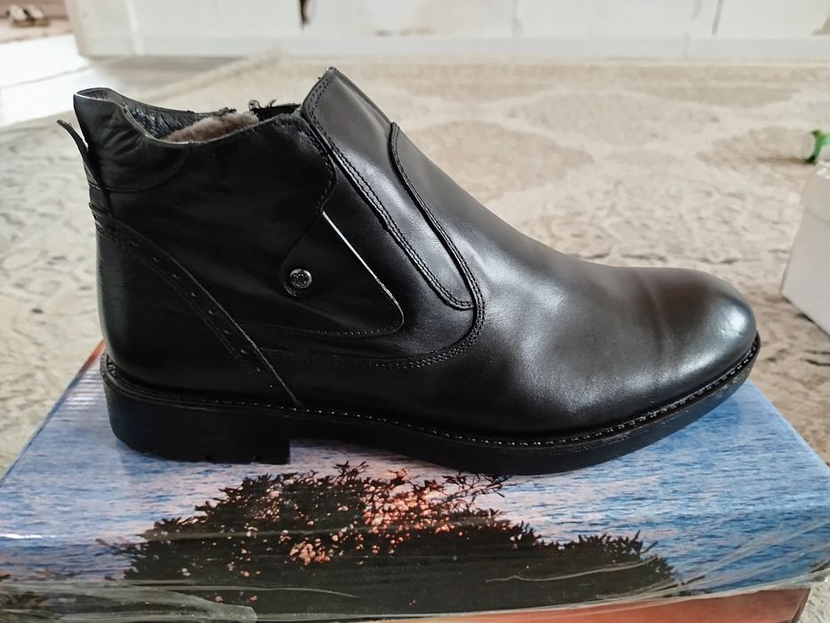 Сапоги продаётся