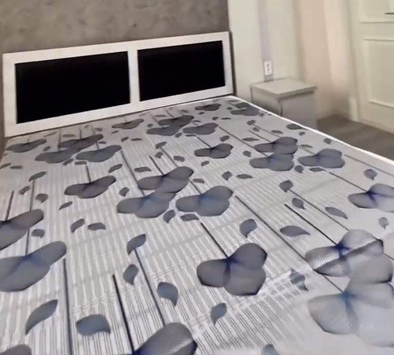 Двуспальная кровать с матрасом, отличное состояние