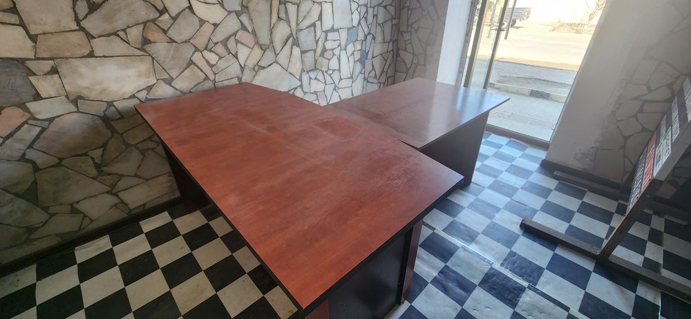 Письменный стол.