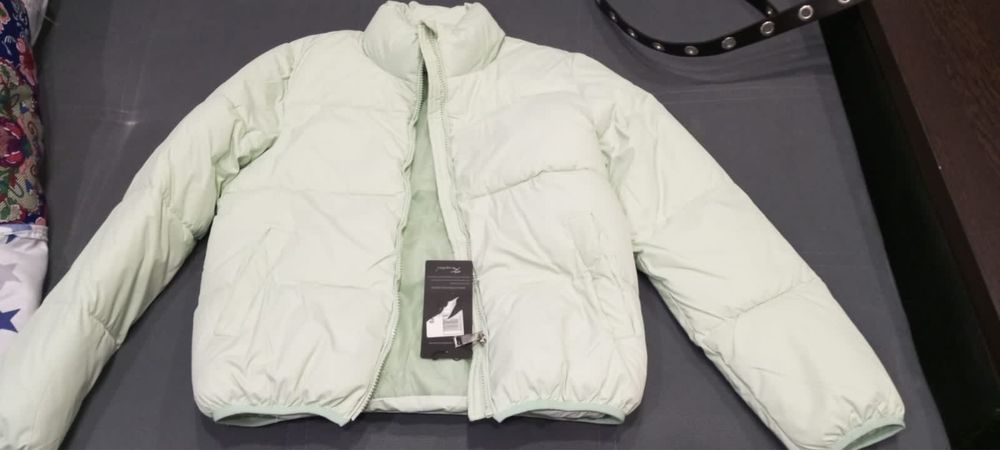 Продам куртку новую