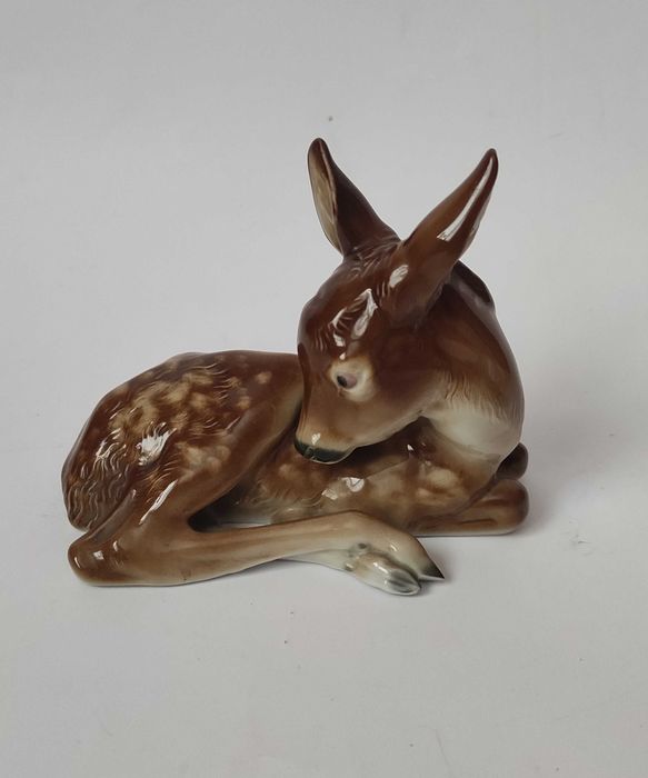 Фигура на сърничка от гланциран порцелан