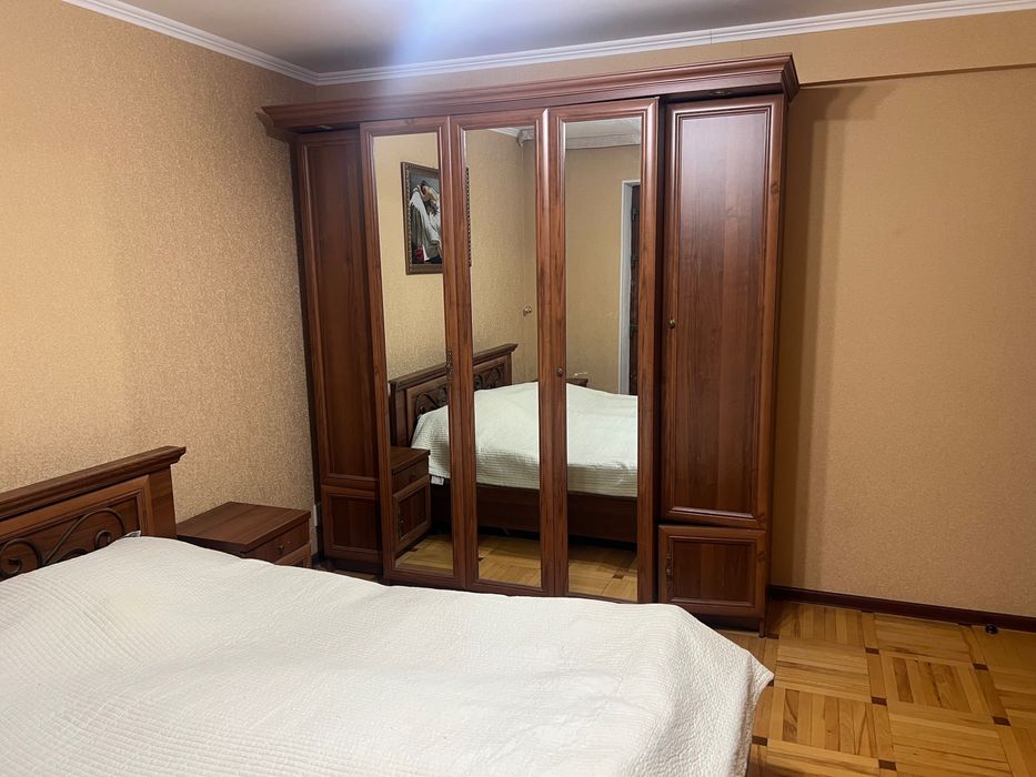 Продам спальный гарнитур