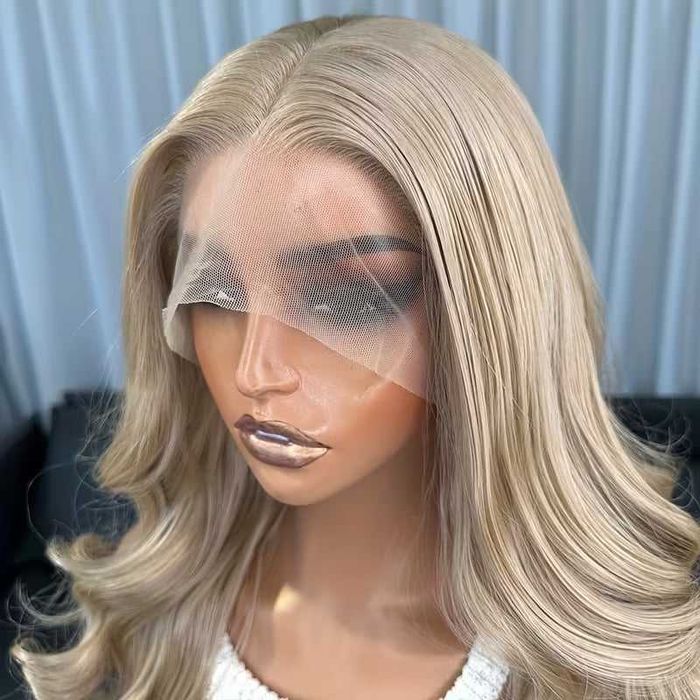 Пепеляво руса Ash Blonde перука с лейс фронт 13×4 - меки вълни