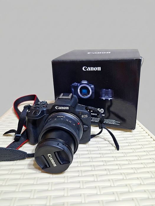 Canon r50 . Фотоаппарат в отличном состоянии