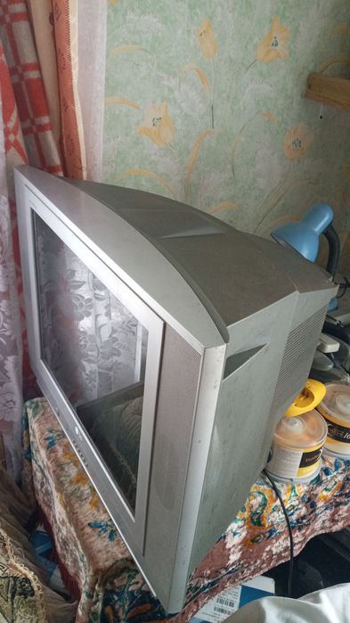 Телевизор LG Flatron 21FD1RG продам.