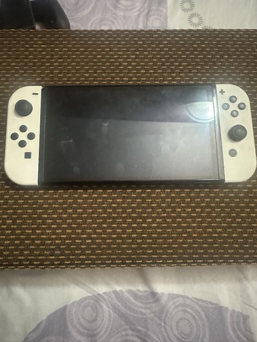 Nintendo Switch OLED + Mario Kart 8 Deluxe