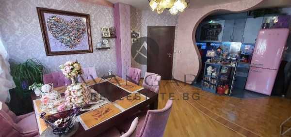 Продава се Къща в Пловдив, Център - 540 кв.м за 2019 €/кв.м - Снимка #1