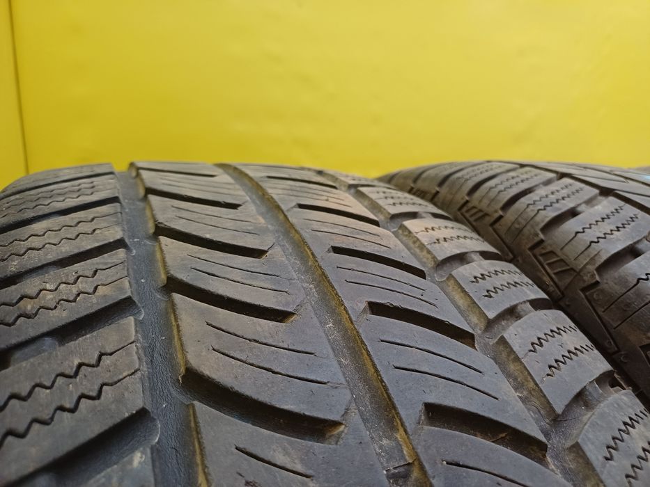 Шины 235/65 R16c Continental комплект.