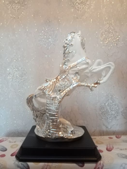 Статуэтка лошадь