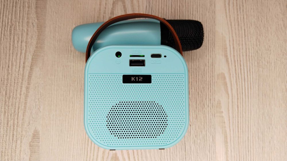 Продам блютуз колонку с микрофоном