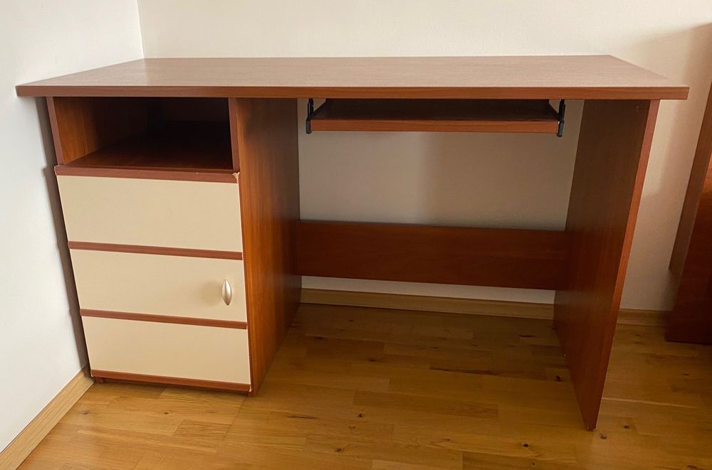 Бюро за детска стая