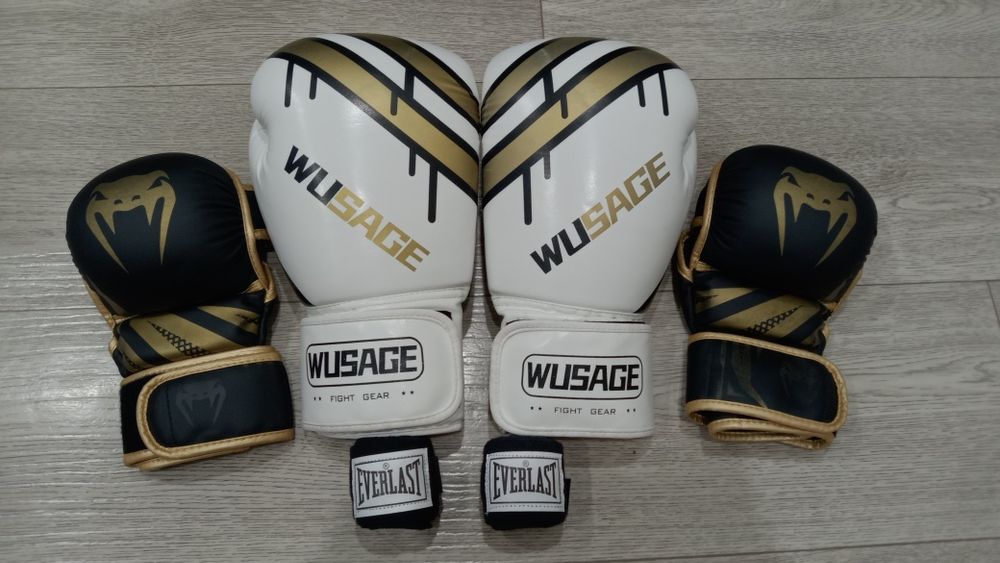 Продаю перчатки для бокса и бинты