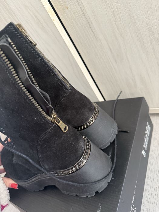 ghete piele intoarsa