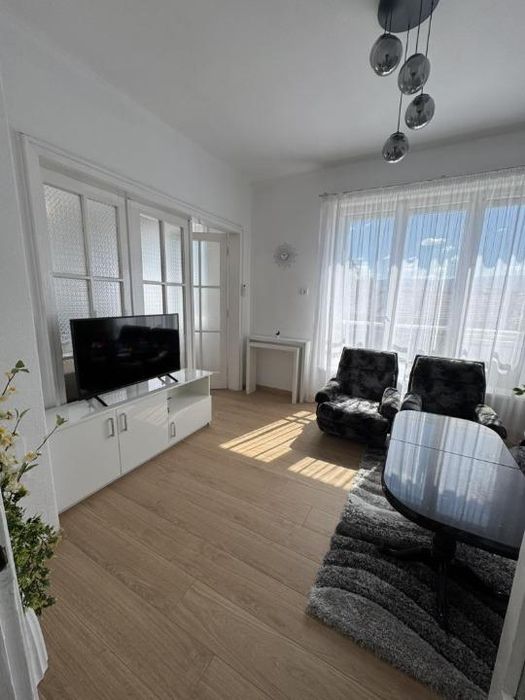 Дава се под наем Четиристаен апартамент в Пловдив, Център - 100 кв.м за 612 € - Снимка #1