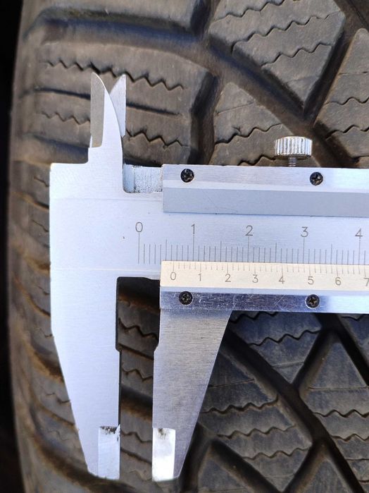 Продавам 4 бр. зимни гуми Bridgestone