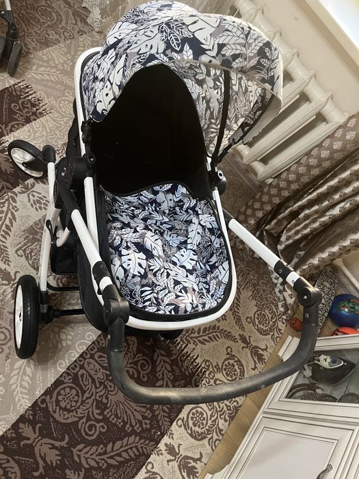 Продам коляску лежать и сидеть