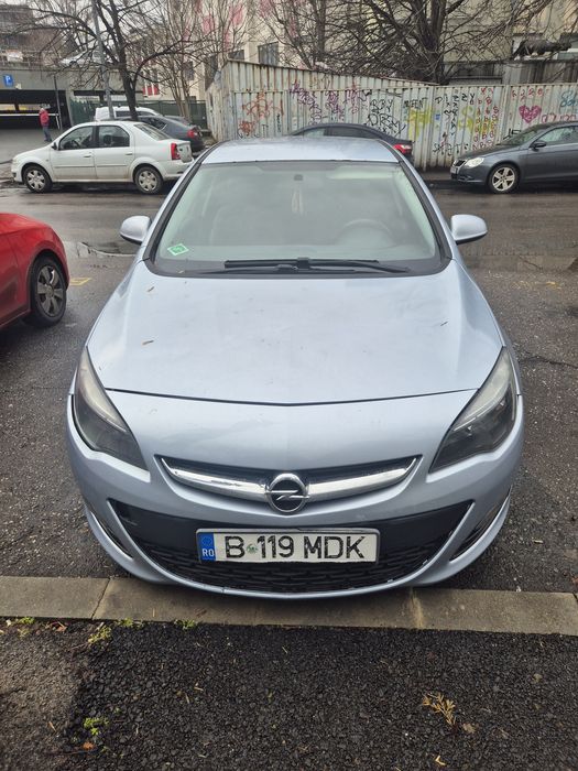 Inchiriez  opel astra j pt uber si bolt