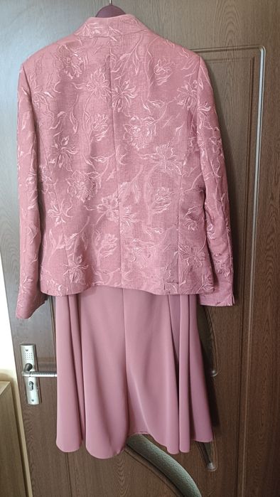 Costum cu Fustă,roz închis, mărimea 44