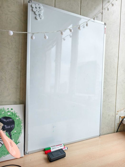 Магнитно-маркерная доска с маркерами и магнитами