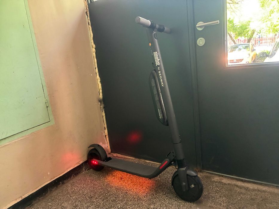 Електрическа тротинетка Ninebot KickScooter ES4 (с две батерии)