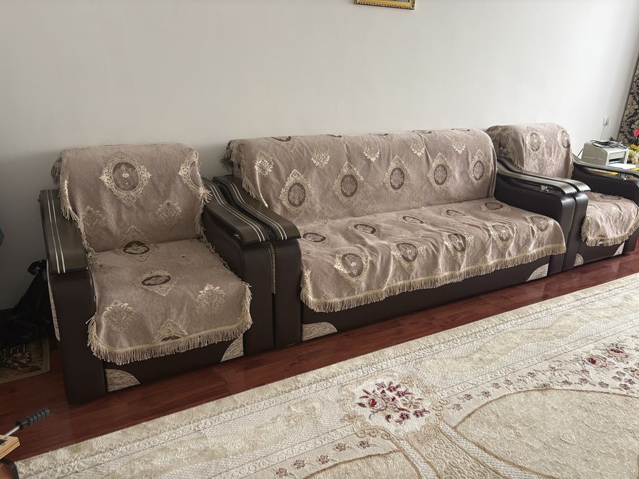 Продам диван с креслами