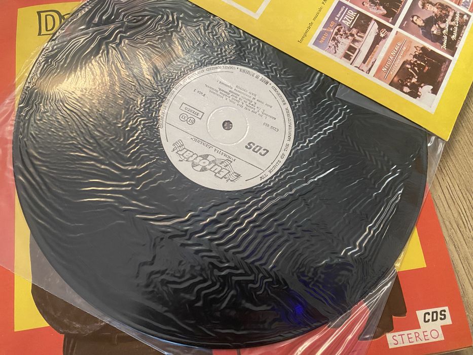 Disc vinil nou stare NM cu Tomis Junior.