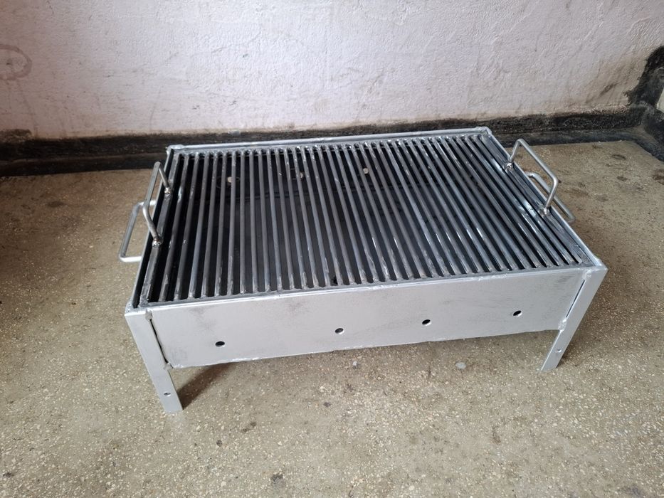 Gratar picnic cu picioare demontabile