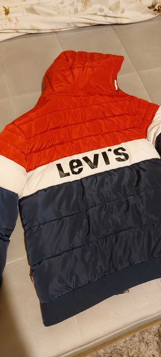 Geaca iarna Levis marimea 8-10ani