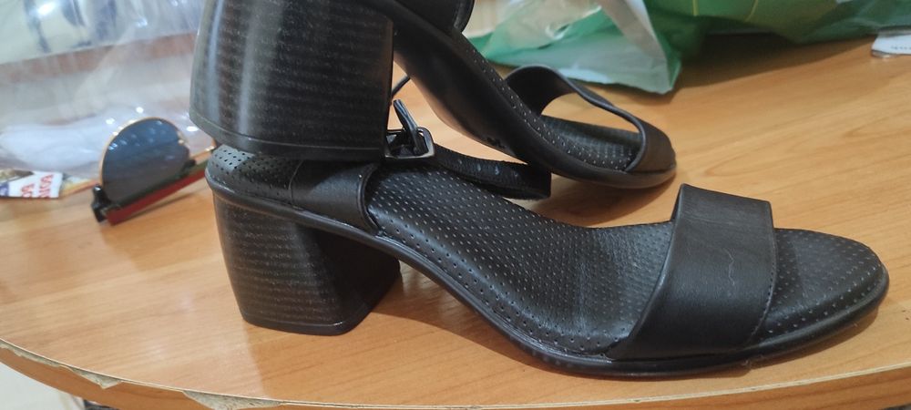 Продам женскую обувь