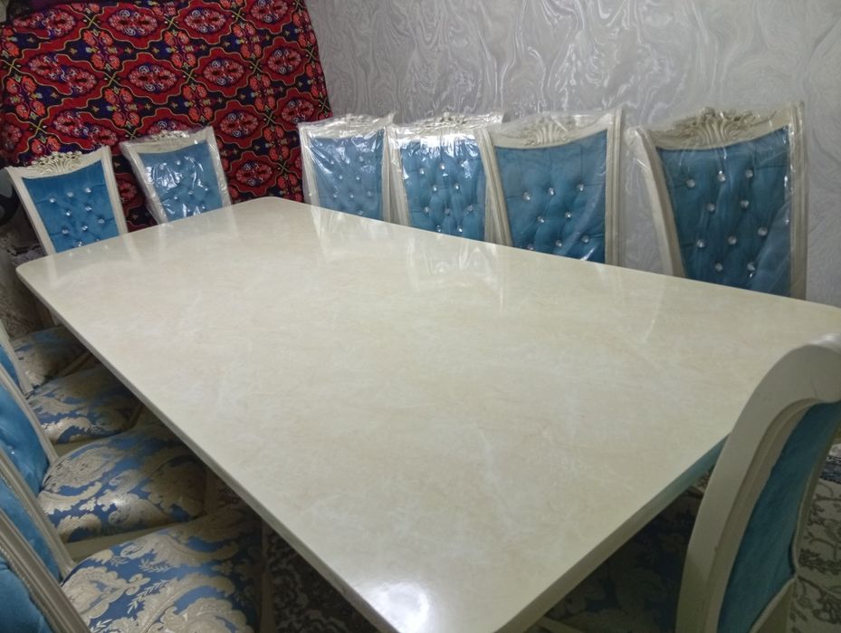 Mehmonxona uchun stol sutul