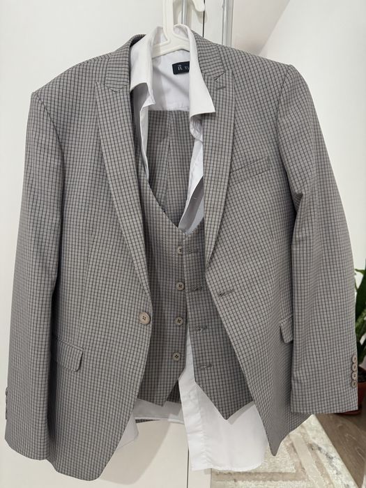 Костюм сатылады ақ көйлегімен шалбар жикетімен