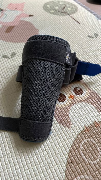 Orteza police mana dreapta mărime M