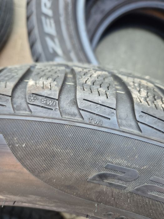 225 60 R18 . 104 H  Pirelli