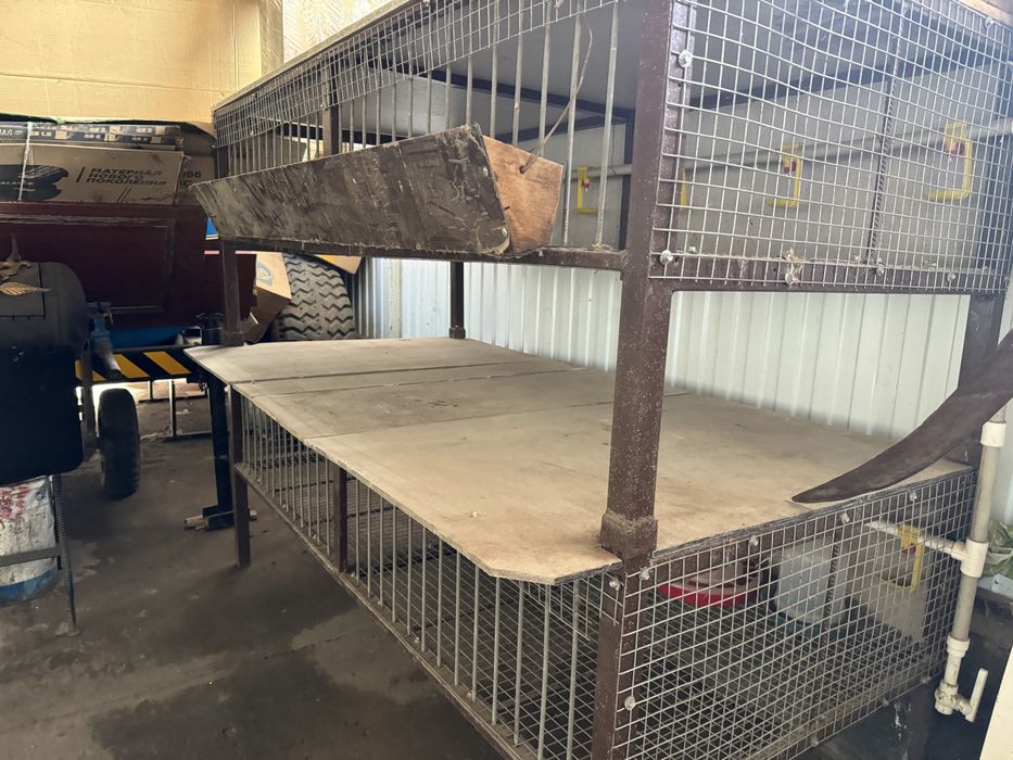 Клетки две штуки для птицы или кроликов