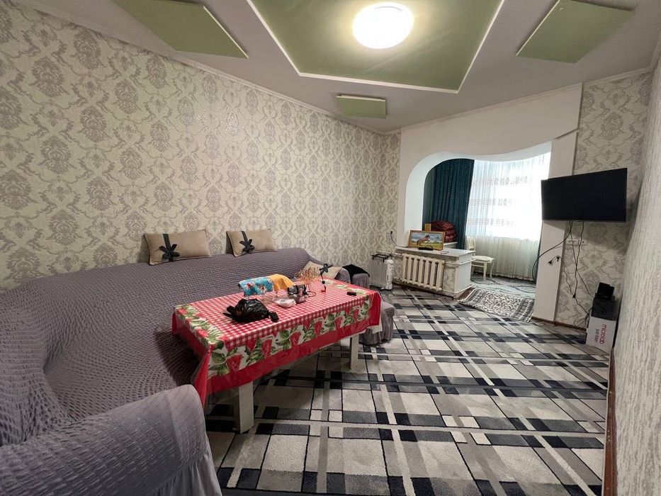 Сдается 2х комнатная квартира 
С обстановкой 
В горде Алмалыке