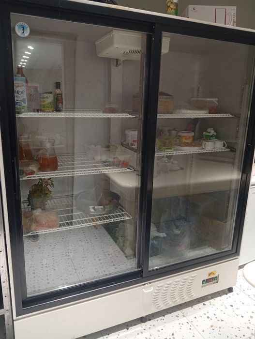 Продается двухдверный холодильник