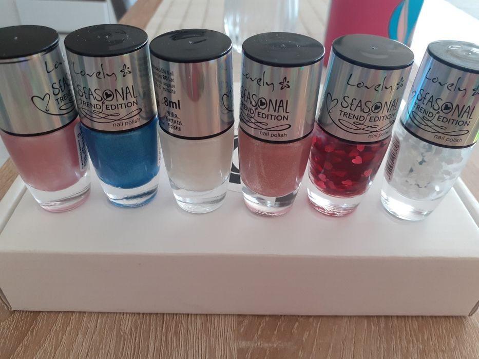 Нови комплекти с лакове за нокти
