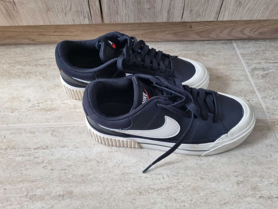 Дамски маратонки Nike