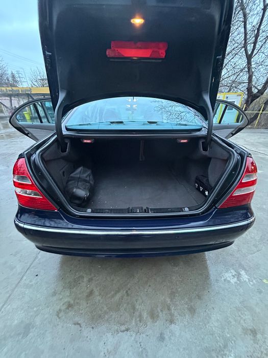 Mercedes E240-2004