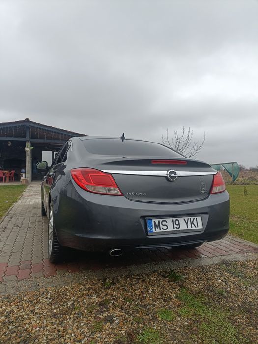 Vând Opel Insignia