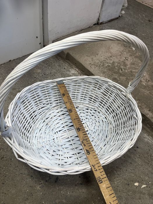 плетённые белые корзины