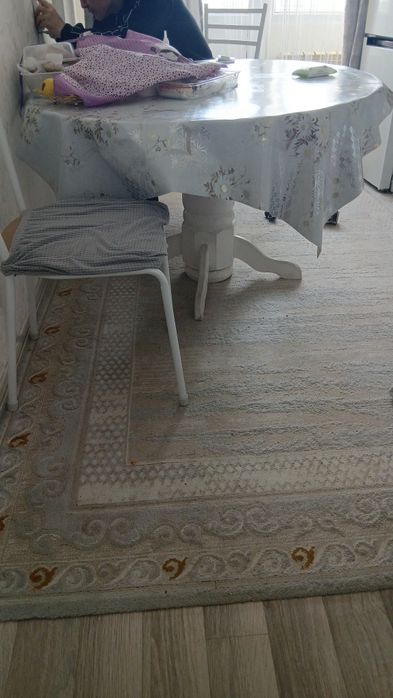 Продам стол кухонный