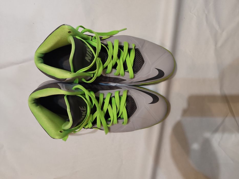 Adidași Nike nou nouți