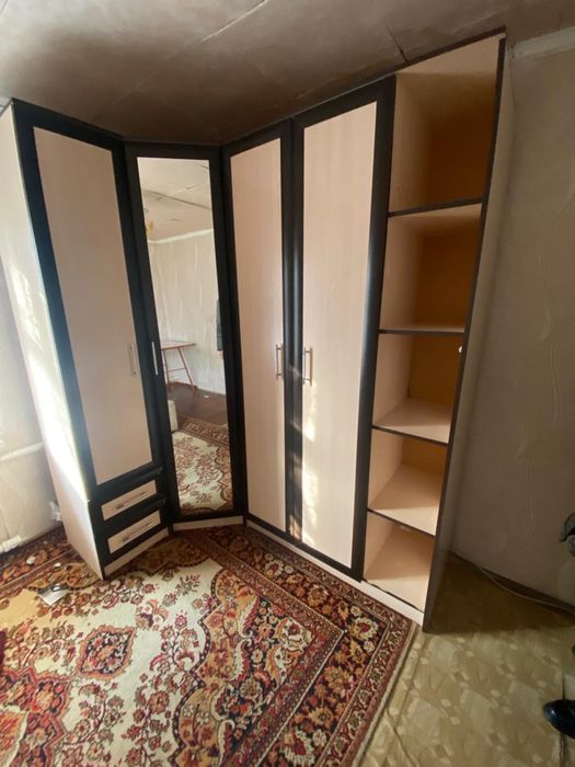 Продам шкаф с зеркалом