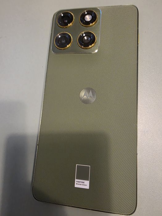 Motorola Edge 70 bronze green