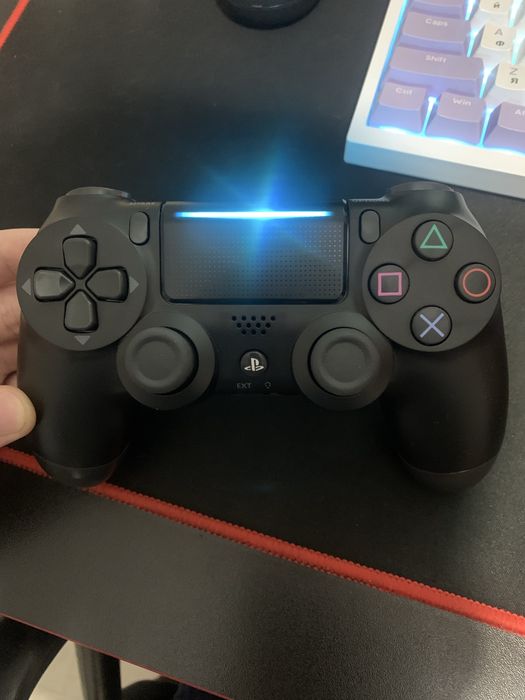 Продам джойстик dualshock 4