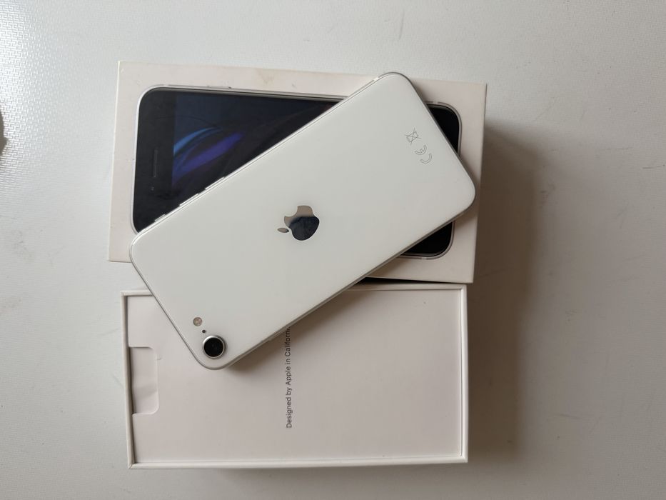 Iphone se 2020, 64 гб с коробкой